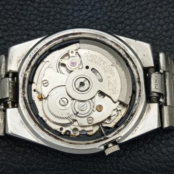 Vintage 1981 Seiko Automatic Mens Silver Watch W/daydate & Blue accents - Picture 10 of 10